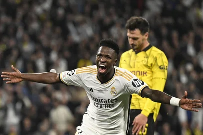 Real Madrid's Brazilian forward #07 Vinicius Junior celebrates scoring his team's second goal during the UEFA Champions League final football match between Borussia Dortmund and Real Madrid, at Wembley stadium, in London, on June 1, 2024. (Photo by INA FASSBENDER / AFP)Editoria: SPOLocal: LondonIndexador: INA FASSBENDERSecao: soccerFonte: AFPFotógrafo: STR<!-- NICAID(15778626) -->