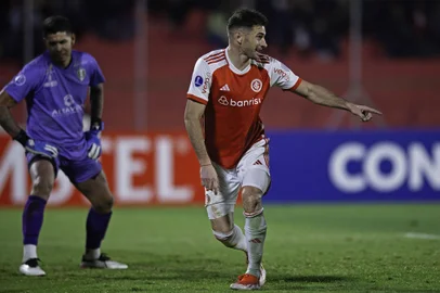 TOMAYAPO-BOL X NTERNACIONALBOL - COPA SUL-AMERICANA/TOMAYAPO-BOL X NTERNACIONAL - ESPORTES - Lucas Alario, do Internacional, comemora o seu gol durante a partida entre Tomayapo, da Bolívia, e Internacional   válida pela 4ª rodada do Grupo C da Copa Sul-Americana 2024, no Estádio IV Centenario, em Tarija, na Bolívia, na   noite desta terça-feira, 4 de junho de 2024. O Inter venceu por 2 a 0.   04/06/2024 - Foto: MAX PEIXOTO/DIA ESPORTIVO/ESTADÃO CONTEÚDOEditoria: ESPORTESLocal: TarijaIndexador: MAX PEIXOTOFonte: DiaEsportivoFotógrafo: DIA ESPORTIVO<!-- NICAID(15781297) -->