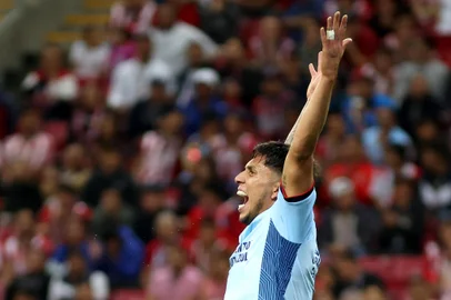 Carlos Salcedo Cruz Azul reacts after a missed shot on goal during the Mexican Apertura tournament football match between Guadalajara and Cruz Azul at Akron Stadium in Guadalajara, Jalisco State, Mexico, on November 4, 2023. (Photo by ULISES RUIZ / AFP)Editoria: SPOLocal: GuadalajaraIndexador: ULISES RUIZSecao: soccerFonte: AFPFotógrafo: STR<!-- NICAID(15785465) -->