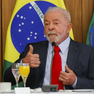 Brazilian President Luiz Inacio Lula da Silva gestures during a breakfast with accredited journalists at the Planalto Palace in Brasilia on January 12, 2023. (Photo by Sergio Lima / AFP)<!-- NICAID(15321791) -->