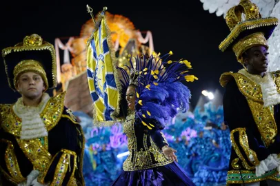 PORTO ALEGRE, RS, BRASIL, 07-05-2022: Desfile da Unidos de Vila Isabel (Viamão) durante o Carnaval de Porto Alegre 2022 no sambódromo do Porto Seco. Enredo: Miraguaí! Povo Alegre em uma Porto Alegre! Foto: Mateus Bruxel / Agência RBSIndexador: Mateus Bruxel<!-- NICAID(15090166) -->
