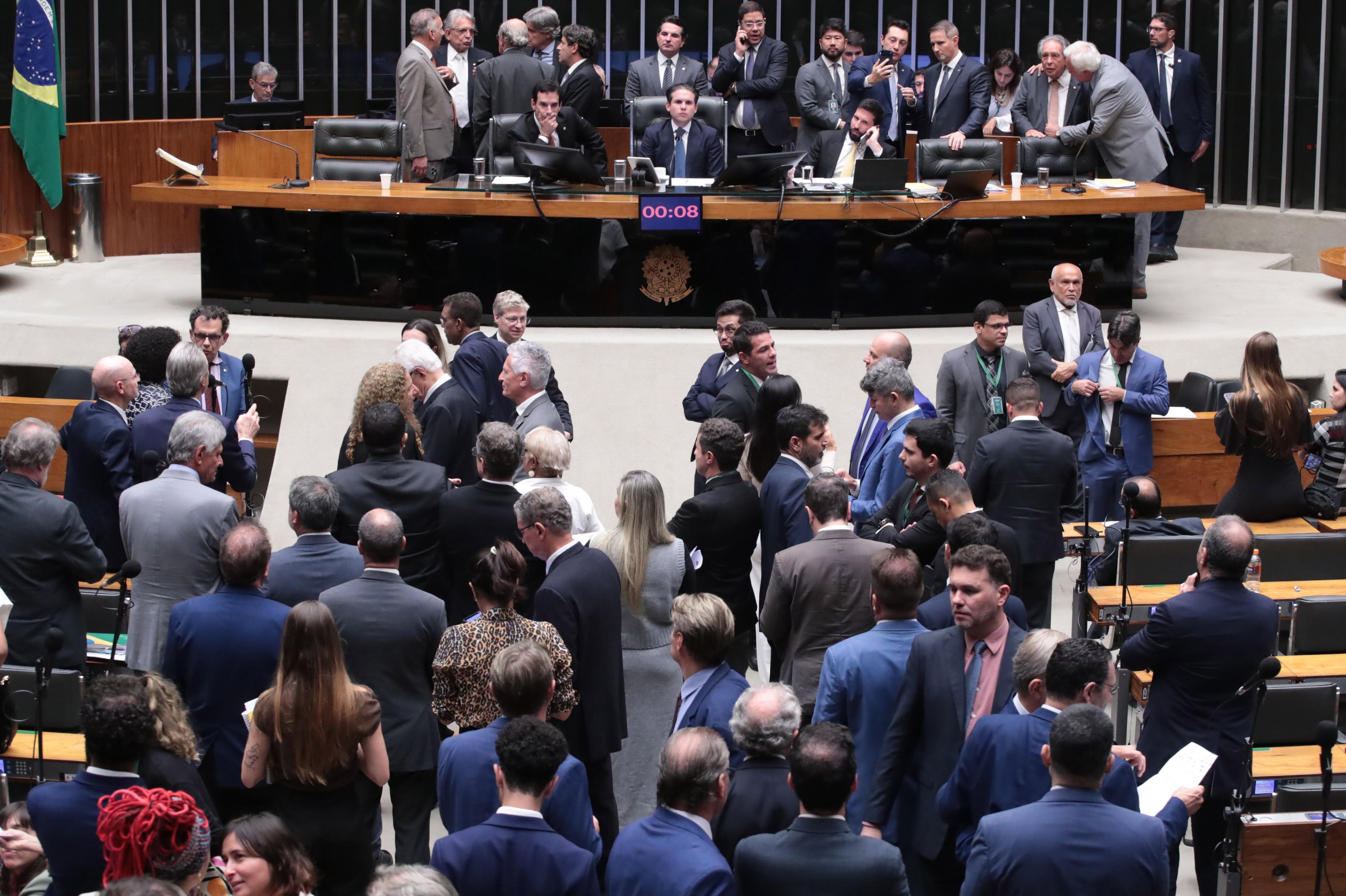 C&acirc;mara dos Deputados aprova PL Antifac&ccedil;&atilde;o, mas barra tributa&ccedil;&atilde;o de bets para financiar seguran&ccedil;a p&uacute;blica