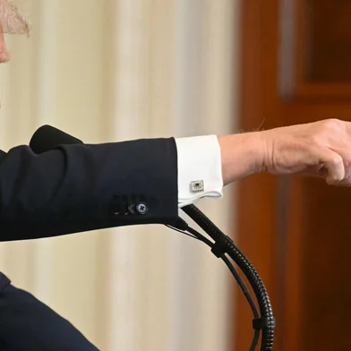 US President Donald Trump speaks during a press conference with British Prime Minister Keir Starmer in the East Room of the White House in Washington, DC, on February 27, 2025. Starmer is meeting Trump to plead for a US backstop to any Ukraine ceasefire, insisting it would be the only way to stop Russia's Vladimir Putin from invading again. Starmer arrived in Washington late Wednesday to build on a visit by French President Emmanuel Macron, amid growing concerns in Europe that the US leader is about to sell Kyiv short in negotiations with Putin. (Photo by Jim WATSON / AFP)Editoria: POLLocal: WashingtonIndexador: JIM WATSONSecao: diplomacyFonte: AFPFotógrafo: STF<!-- NICAID(15985516) -->