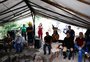 Indígenas relatam à comissão precariedade de moradias em área sob disputa no Morro Santana, em Porto Alegre