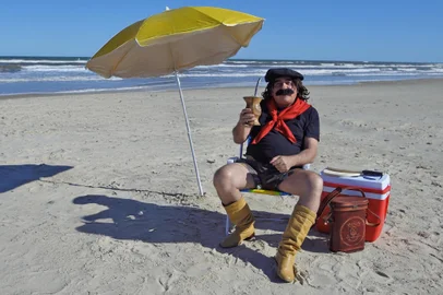 Qual A Tua Praia - Guri de Uruguaiana<!-- NICAID(15946116) -->