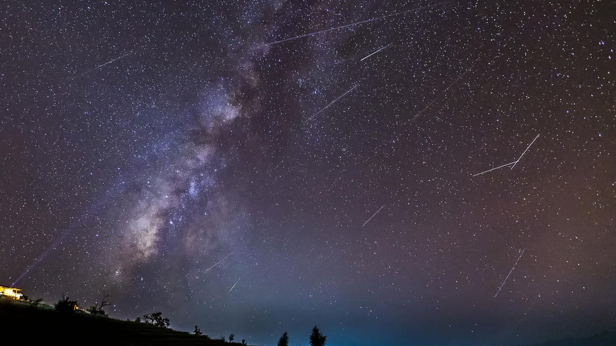 Prepare-se! Chuva de meteoros Perseidas promete espetáculo no céu brasileiro