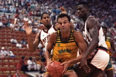 Oscar Schmidt em final dos Jogos Pan-Americanos de 1987. Brasil venceu os Estados Unidos por 120 a 115.<!-- NICAID(16268429) -->