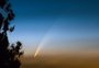 Cometa mais brilhante do ano é registrado no céu de o Fundo