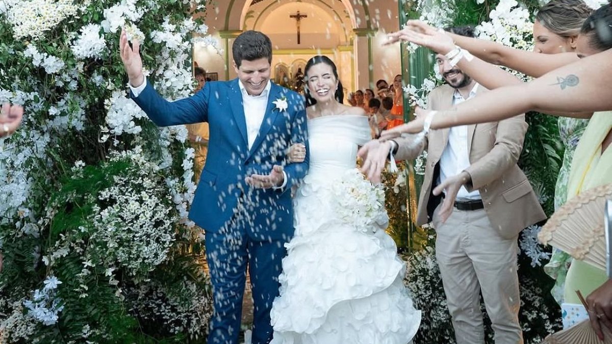 Casamento de Tabata Amaral e Jo&atilde;o Campos re&uacute;ne pol&iacute;ticos influentes em Pernambuco