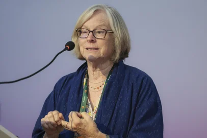 Catherine Lord. Psicóloga clínica e professora de psiquiatria na Escola de Medicina David Geffen da UCLA, cujo foco principal é o transtorno do espectro do autismo (TEA) e distúrbios relacionados em diversas idades, desde crianças até adultos. A sua investigação e trabalho clínico visam melhorar os métodos de identificação de pontos fortes e dificuldades em indivíduos com possível TEA e trabalhar com famílias e indivíduos para maximizar a independência e o bem-estar de todos os envolvidos.<!-- NICAID(16099088) -->