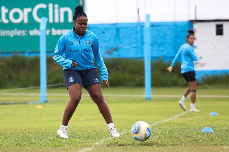 Volante Jessica Peña chega a 50 jogos com a camisa do Grêmio; veja os ...