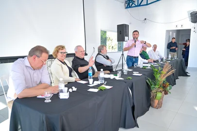 O Vice-governador Gabriel Souza visita a Expofred, almoça com prefeitos e realiza reunião com a AMZOP, na Expofred, em Frederico Westphalen. Foto: Rodrigo Ziebell / GVG<!-- NICAID(16029765) -->