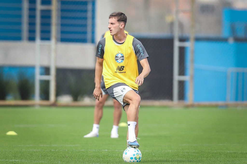 Zortéa faz trabalho especial para evoluir fisicamente no Grêmio