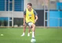 Volante do Grêmio faz trabalho especial para melhorar parte física