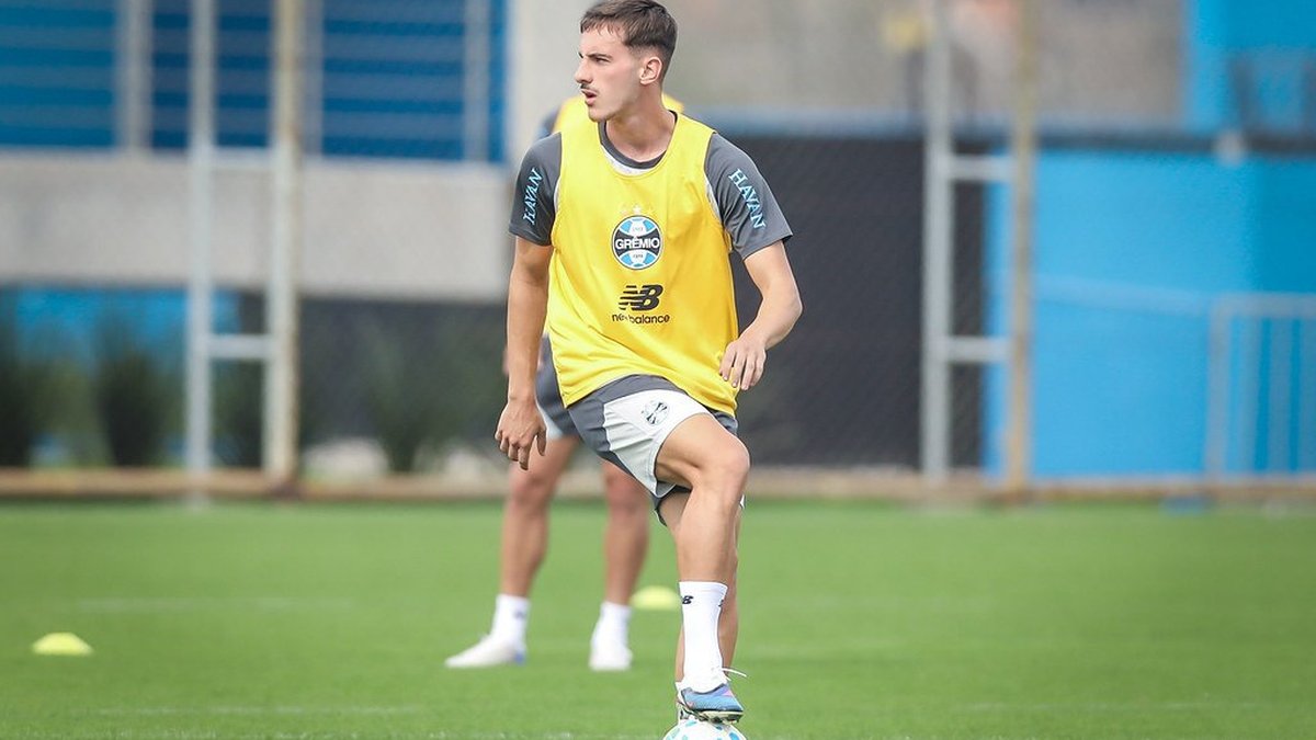 Zortéa faz trabalho especial para evoluir fisicamente no Grêmio