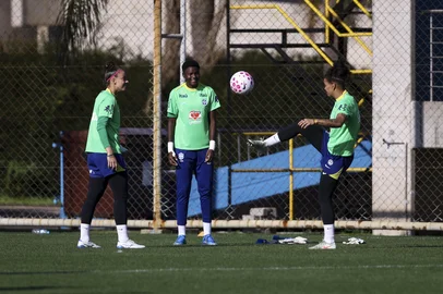 PORTO ALEGRE, RS, BRASIL, 07-10-2026: A Seleção Brasileira Feminina treina no CT Luiz Carvalho, na tarde de quarta (07). É a segunda atividade da equipe que enfrenta a Argentina em jogo amistoso, no próximo sábado (10), no Estádio Beira-Rio. Foto: Bruno Todeschini/Grupo RBS<!-- NICAID(16382518) -->