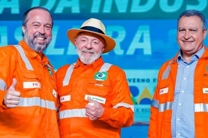 Ministro de Minas e Energia, Alexandre Silveira, presidente da República, Luiz Inácio Lula da Silva, e minsitro da Casa Civil, Rui Costa.<!-- NICAID(15978956) -->