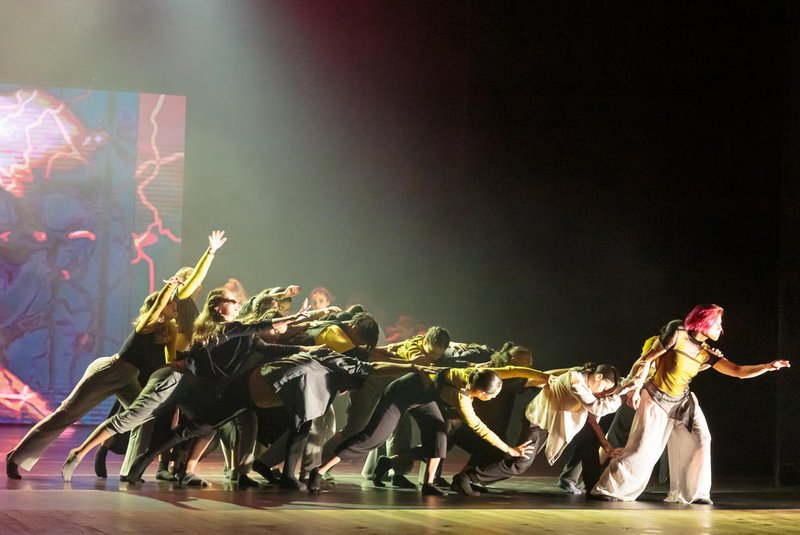 Espetáculo O Abraço, apresentado no Sul em Dança pela Vida, em agosto<!-- NICAID(15543746) -->
