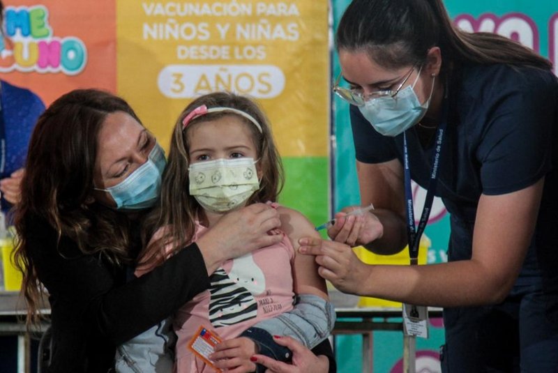 Chile começou nesta segunda-feira (6), a vacinação contra a covid-19 em crianças de três a cinco anos. O imunizante aplicado será da chinesa Sinopharm<!-- NICAID(14960322) -->