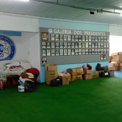 Arena Alviazul do Lajeadense em Lajeado foi abrigo do exercito e recebeu doacoes<!-- NICAID(15772974) -->
