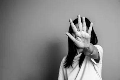Pare, violencia contra mulher. Foto: asiandelight / stock.adobe.comFonte: 213579449<!-- NICAID(15503191) -->