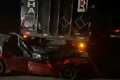 Motorista do veículo morreu no local do acidente