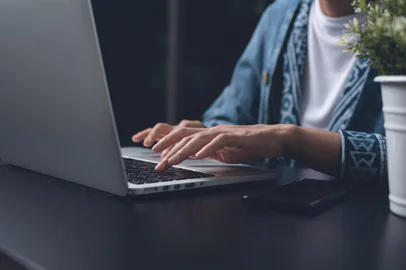 Trabalho, home office, notebook. Foto: tippapatt / stock.adobe.comFonte: 392655872<!-- NICAID(15776229) -->