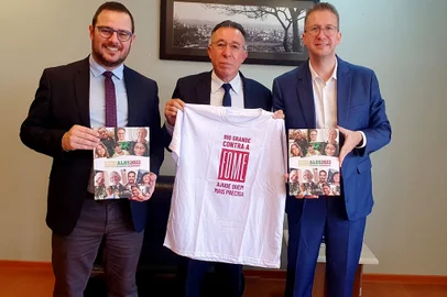 Empenhado em dar continuidade ao movimento Rio Grande Contra a Fome, que lançou quando presidia a Assembleia Legislativa, o deputado Valdeci Oliveira  (PT) se reuniu ontem com os secretários Beto Fantinel (Assistência Social) e Mateus Wesp  (Justiça, Cidadania e Direitos Humanos) para alinhar ações da campanha em 2023.Na reunião, ficou definido que Fantinel e Wesp vão integrar o comitê gestor da iniciativa.<!-- NICAID(15349637) -->