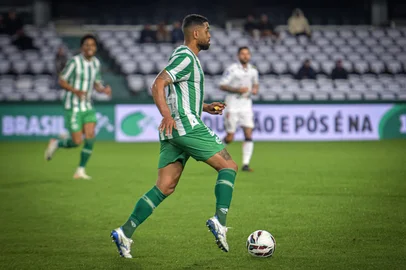 Gabriel Tadiotto / E.C.Juventude / Divulgação Operário-PR x Juventude pela 12ª rodada da Série B 2026. Na foto, o atacante Alan Kardec.<!-- NICAID(16300908) -->