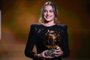 FC Barcelona's Spanish midfielder Alexia Putellas poses after being awardedthewomen's Ballon d'Or award  during the 2021 Ballon d'Or France Football award ceremony at the Theatre du Chatelet in Paris on November 29, 2021. (Photo by FRANCK FIFE / AFP)Editoria: SPOLocal: ParisIndexador: FRANCK FIFESecao: soccerFonte: AFPFotógrafo: STF<!-- NICAID(14954230) -->