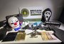 Dupla com máscaras do "Pânico" e de palhaço é presa por atirar contra homem em Santa Maria