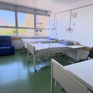 Com nova gestão, Hospital Porto Alegre é reformado e aberto à comunidade após três meses.