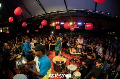Prepare-se para viver um fim de tarde que vai entrar para a história de Gramado. No dia 21 de agosto, quinta-feira, a partir das 16h, o belíssimo cenário do Olivas de Gramado será palco para o Vai Tê Samba, evento que mistura música boa, paisagens de tirar o fôlego e aquela energia que só o VTS tem. O show faz parte da programação do Festival de Inverno Montanha Mágica realizado de 15 a 17 e de 21 a 24 de agosto.<!-- NICAID(16096638) -->