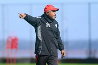 Roger Machado em treino do Inter antes do jogo contra o Fluminense pelo Brasileirão.<!-- NICAID(16049557) -->