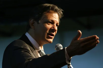 O ministro indicado para a Fazenda, Fernando Haddad, durante coletiva no CCBB<!-- NICAID(15342122) -->
