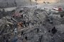 Palestinians check the rubble following Israeli strikes in Rafah in the southern Gaza Strip on November 22, 2023, amid ongoing battles between Israel and the Palestinian militant group Hamas. (Photo by SAID KHATIB / AFP)<!-- NICAID(15604985) -->