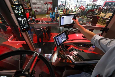Não-Me-Toque, RS, Brasil - 25º Expodireto Cotrijal. Uso de Inteligência Artificial no Agronegócio. Tratores e motores da Massey Fergunson com IA.  Foto: Jefferson Botega / Agencia RBSIndexador: jeff botega<!-- NICAID(15994803) -->