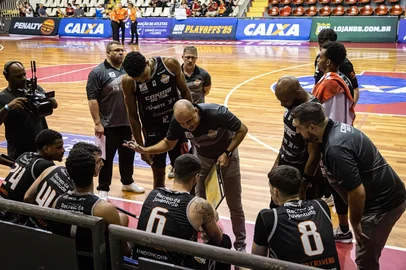 Caxias Basquete enfrentou o Flamengo no jogo 3 dos playoffs do NBB. Partida foi no Rio de Janeiro<!-- NICAID(16027198) -->