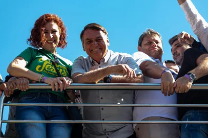 Bolsonaro participa da Marcha para Jesus em São PauloSP - MARCHA PARA JESUS/SÃO PAULO/BOLSONARO - POLÍTICA - O presidente Jair Bolsonaro (PL), a deputada Carla Zambelli (PL-SP) e o deputado e pastor Marco Feliciano (PL-SP)   participam da Marcha para Jesus, na zona norte de São Paulo, neste sábado, 9 de julho de 2022. A marcha começou por   volta das 10h, na altura da estação da Luz, no Centro da cidada, e seguiu cerca de 3,5 km em caminhada até a Praça   Heróis da Força Expedicionária Brasileira, na Zona Norte.    09/07/2022 - Foto: ALLISON SALES/FOTORUA/ESTADÃO CONTEÚDOEditoria: POLÍTICALocal: SÃO PAULOIndexador: ALLISON SALESFotógrafo: FOTORUA<!-- NICAID(15145498) -->