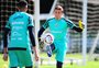 "Temos que aprender a lidar com a pressão da torcida", diz goleiro do Juventude