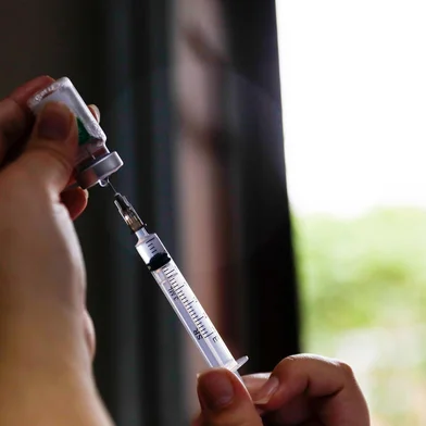 PORTO ALEGRE, RS, BRASIL, 06.05.2023: O Dia D de vacinação contra a gripe (Influenza) que ocorre neste sábado (06). A imunização será oferecida em 115 locais. A meta é atingir 90% de cada grupo prioritário até o fim da campanha, previsto para 31 de maio. Foto: Camila Hermes/Agencia RBS<!-- NICAID(15421949) -->