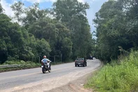 O feriado de Carnaval já reflete em movimento acentuado na principal rodovia que liga a Serra ao Litoral Norte. Até as 10h30min desta sexta-feira(13), 2,5mil veículos acessaram a RS-486, em Terra de Areia. <!-- NICAID(16225070) -->