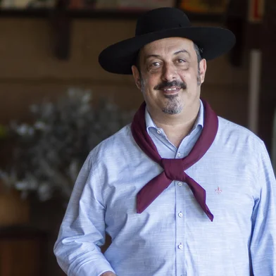Cristiano Quevedo desembarca com a sua turnê comemorativa em Caxias do Sul nesta sexta-feira (13), na UCS Teatro, às 20h. Os ingressos ainda estão à venda, a partir de R$ 45 + taxas. <!-- NICAID(16057512) -->