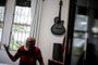 PORTO ALEGRE, RS, BRASIL - 2023.11.24 - A Casa do Artista Riograndense foi fundada em 1949 para abrigar artistas idosos. É uma entidade de longa permanência, sem fins lucrativos, que se mantém com diações e projetos próprios. Na foto, Carlos Alberto Terra Conde, morador. (Foto: André Ávila/ Agência RBS)Indexador: Andre Avila<!-- NICAID(15609864) -->