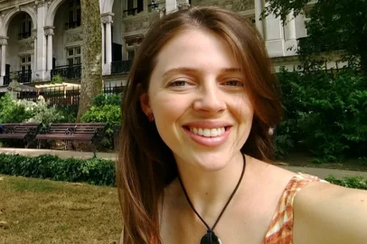 Minéia Frezza é doutora em Linguística Aplicada e professora da área de Letras do IFRS Campus Bento Gonçalves. Ela acaba de lançar um livro de poemas chamado "Bipolaridade: em qual episódio ficou a minha personalidade?", pela editora Caravana. <!-- NICAID(15548442) -->