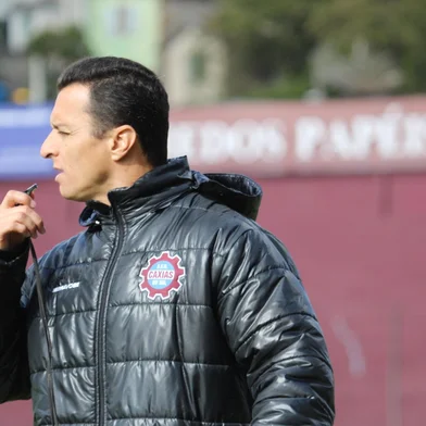 Júnior Rocha, técnico do Caxias na Série C 2025<!-- NICAID(16057298) -->