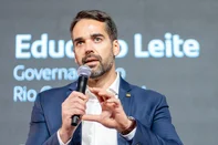 SÃO PAULO, SP – 20.08.2025 – O governador Eduardo Leite participou da 26ª Conferência Anual Santander, evento que reuniu autoridades e lideranças econômicas em São Paulo. Leite foi um dos painelistas do debate “Governança, Liderança e Desenvolvimento Nacional: Caminhos para o Brasil do Futuro”, ao lado dos governadores Helder Barbalho (PA), Ronaldo Caiado (GO) e Romeu Zema (MG). Em sua fala, destacou a reconstrução do Rio Grande do Sul após a maior tragédia climática da história do Estado, reforçando a importância de estabilidade institucional, investimentos em infraestrutura e cooperação federativa para impulsionar o desenvolvimento do país.<!-- NICAID(16105969) -->