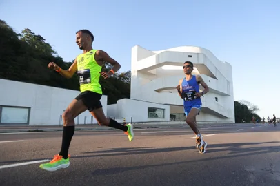 Porto Alegre ,RS, Brasil - Maratona internacional de Porto Alegre. Fotos: Jonathan Heckler/Agencia RBS<!-- NICAID(15878514) -->