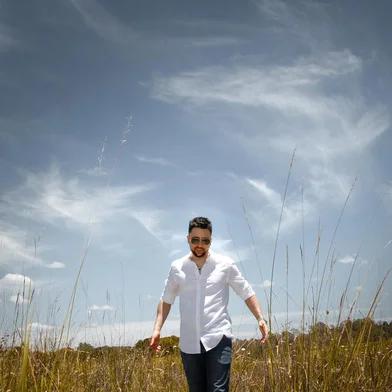 O músico caxiense Rodrigo D'Amarna vai lançar um novo single no dia 3 de fevereiro. O som foi gravado juntamente com Cássio Vianna, no estúdio JV.<!-- NICAID(15328938) -->