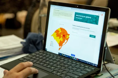 09.05.2020 - Governador apresenta detalhamento do distanciamento controlado e mapa das bandeirasPORTO ALEGRE, RS, BRASIL, 09.05.2020 - Governador apresenta detalhamento do distanciamento controlado e mapa das bandeiras. Fotos: Gustavo Mansur/ Palácio Piratini<!-- NICAID(14496421) -->
